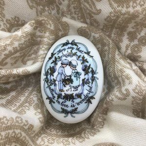 🌼Porcelain Music Box ~ Songs of Love ~ Kate Lloyd Jones🌼(# 331)